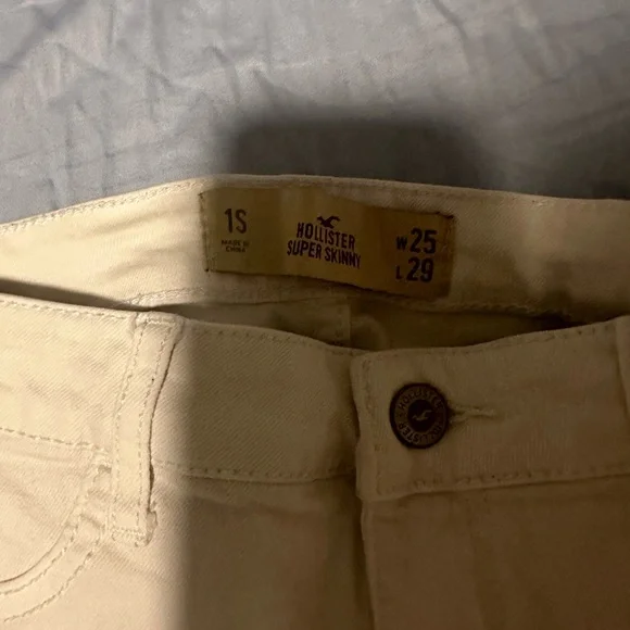 (2/$20) Hollister white Super Skinny Pants - Picture 2 of 5